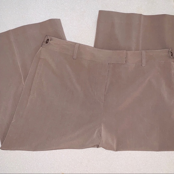 Larry Levine Stretch Capris - Picture 2 of 4